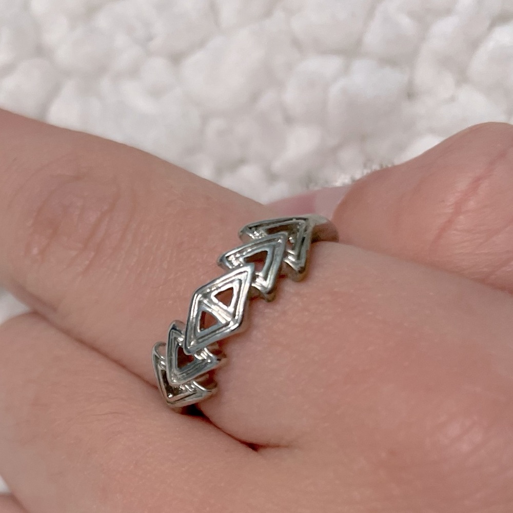 silver ring with triangle designs
